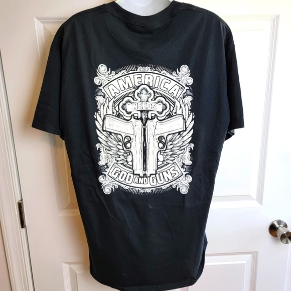 Sons‎ of Liberty America needs God and Guns T-Shirt Large/XL NWT - Picture 1 of 5